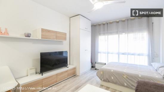 Apartamento amueblado moderno en Les Corts - BARCELONA