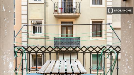 Cómodo y con mucho espacio de almacenaje en Carrer Sant Miquel - BARCELONA