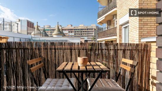 Amplio, cómodo y con balcón cerca de la estación de metro Sant Pau | Dos i Maig - BARCELONA