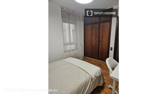 Habitación en piso compartido en Zaragoza - ZARAGOZA