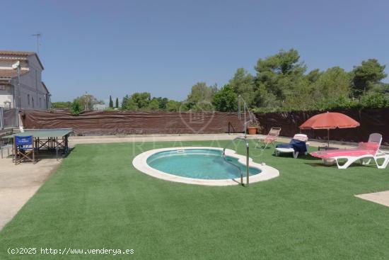 CHALET CON DOS VIVIENDAS  INDEPENDIENTES - PISCINA - JARDIN - BARCELONA