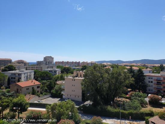 CASA EN VENTA EN LA MIRANDA CON PISCINA Y JARDIN - BARCELONA