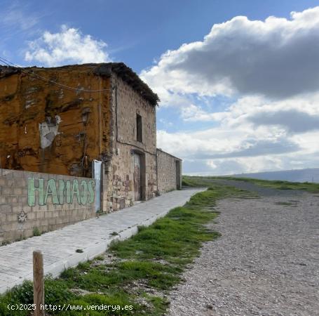 INMOBILIARIA ARBETETA VENDE CASA DE PUEBLO CON TERRENO URBANIZABLE EN SIGÜENZA - GUADALAJARA