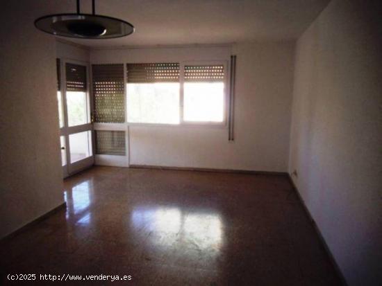 PISO CON GARAJE TIPO BOX EN VENTA - BARCELONA