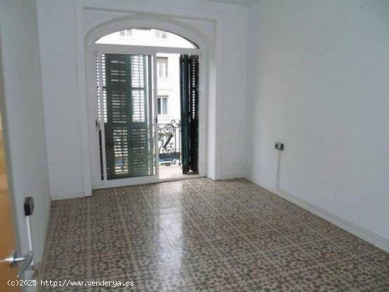 PISO GRANDE EN VENTA - BARCELONA