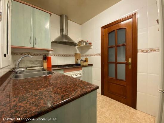 CENTRICA VIVIENDA CON LOCAL PRIVADO ( O POSIBILIDAD DE GARAJE) - BARCELONA