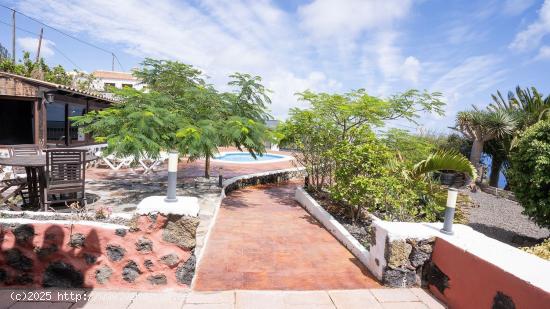 Venta de chalet con piscina - SANTA CRUZ DE TENERIFE