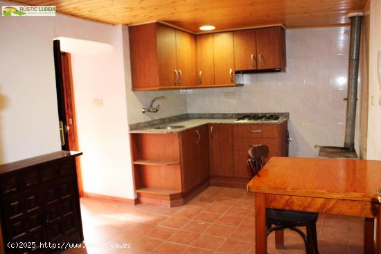 CASA (DE UNOS 200 M2) CON TERRAZA (DE UNOS 6 M2) EN SANTA COLOMA DE QUERALT. - TARRAGONA