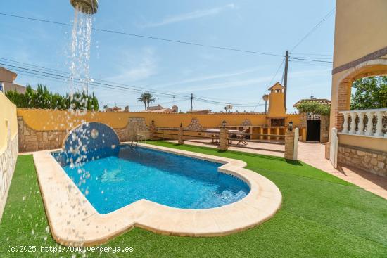 Chalet de 5 dormitorios y piscina privada en La Florida - ALICANTE