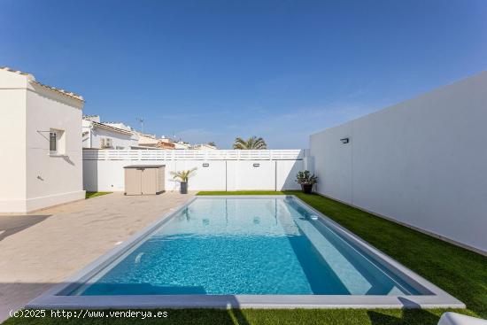 CHALET TOTALMENTE REFORMADO DE 3 DORMITORIOS Y CON PISCINA PRIVADA - ALICANTE