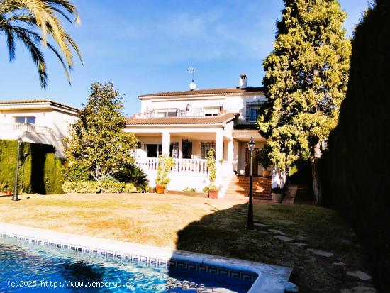 ¡Impresionante casa unifamiliar con piscina! - TARRAGONA