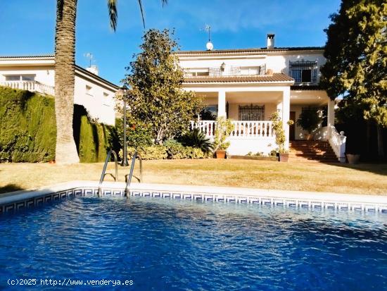 ¡Impresionante casa unifamiliar con piscina! - TARRAGONA