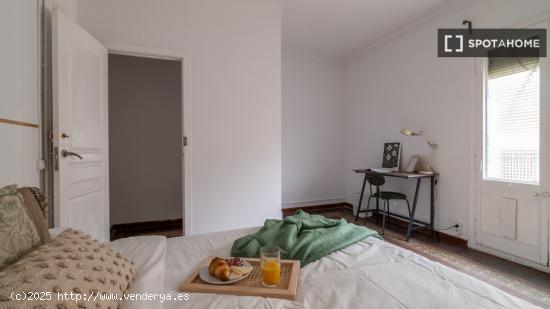 Habitación en piso compartido en barcelona. - BARCELONA