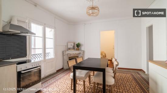 Habitación en piso compartido en barcelona. - BARCELONA