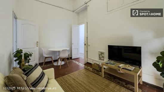 Se alquilan habitaciones en un apartamento de 5 dormitorios en Ciutat Vella - BARCELONA