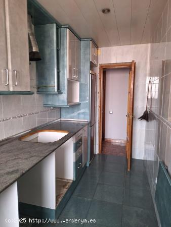 ¡Vive en Barberà del Vallès! Piso de 3 dormitorios en venta - BARCELONA