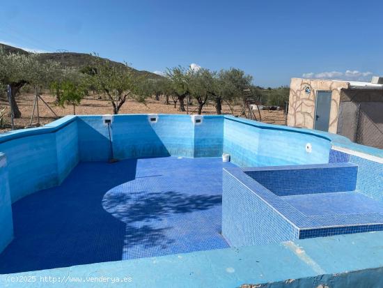 CASA DE CAMPO CON PISCINA EN YECLA - MURCIA