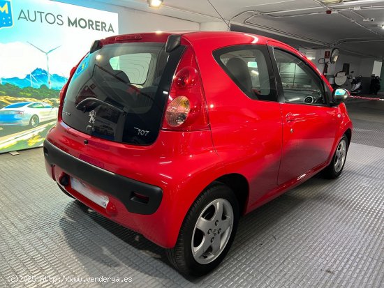 Peugeot 107 URBAN 70cv. Impecable, Pocos km. A toda prueba. - Barcelona