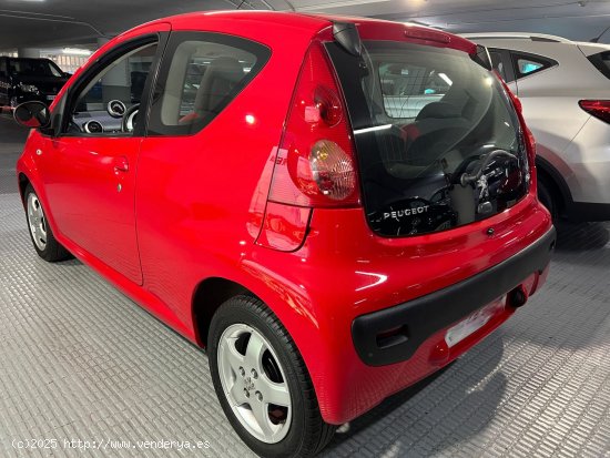 Peugeot 107 URBAN 70cv. Impecable, Pocos km. A toda prueba. - Barcelona