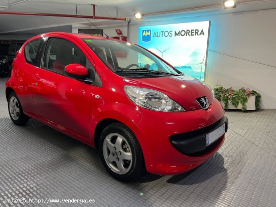 Peugeot 107 URBAN 70cv. Impecable, Pocos km. A toda prueba. - Barcelona