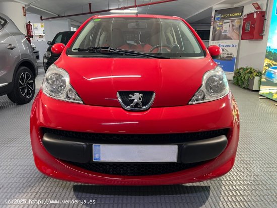 Peugeot 107 URBAN 70cv. Impecable, Pocos km. A toda prueba. - Barcelona