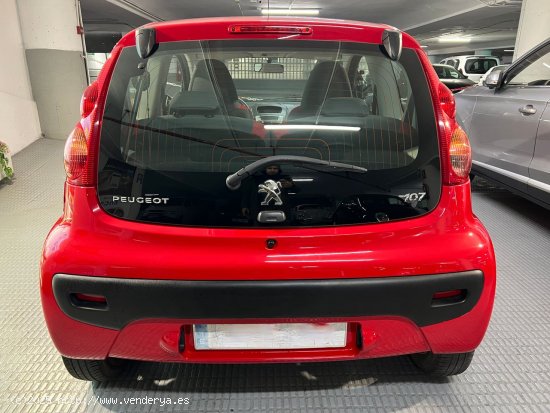 Peugeot 107 URBAN 70cv. Impecable, Pocos km. A toda prueba. - Barcelona