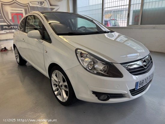 Opel Corsa CMon 1.4 - Reus